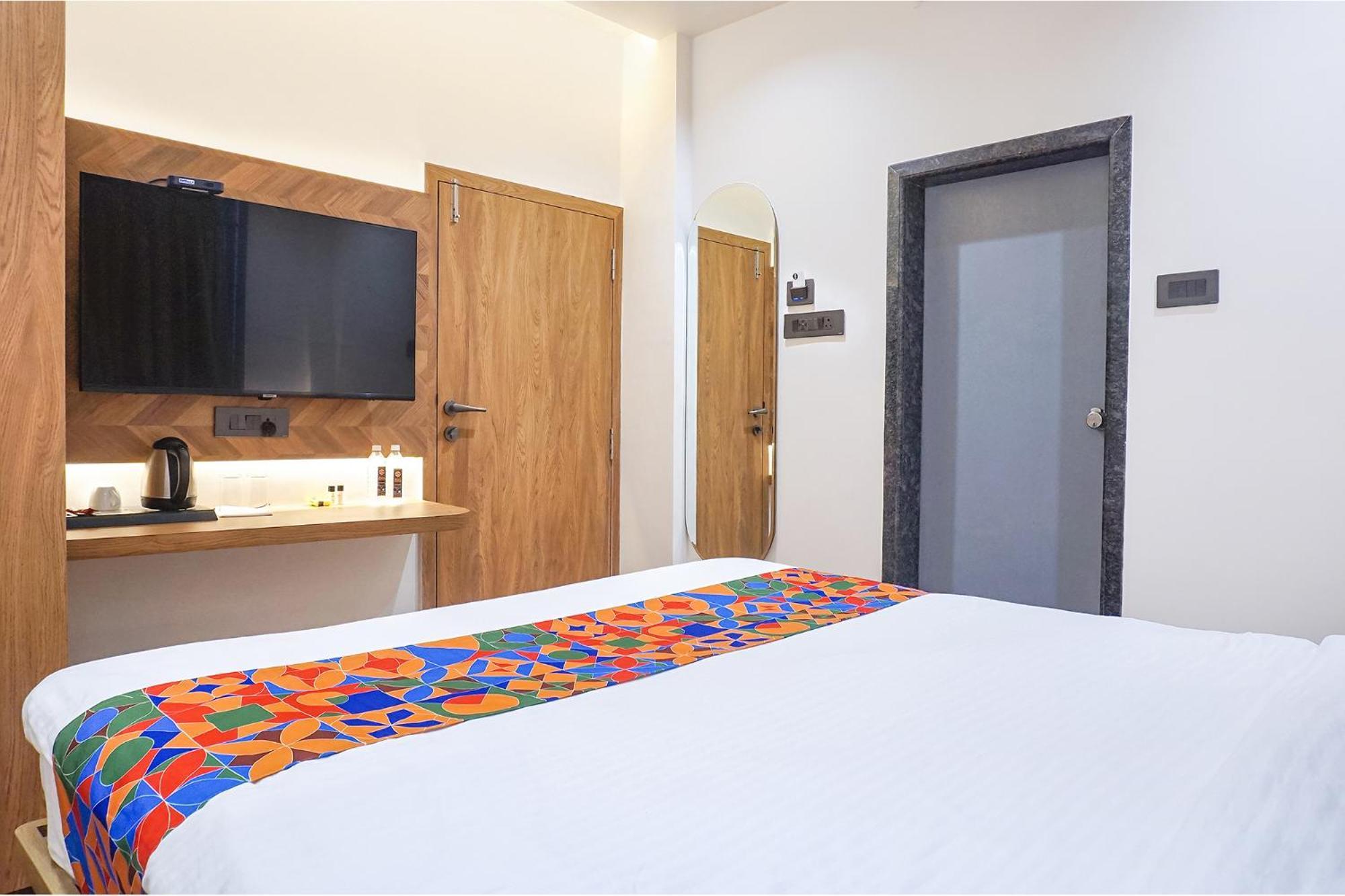 Fabhotel Prime Shourya Residency - Nr Maharshi Karve Museum Pune Exteriör bild