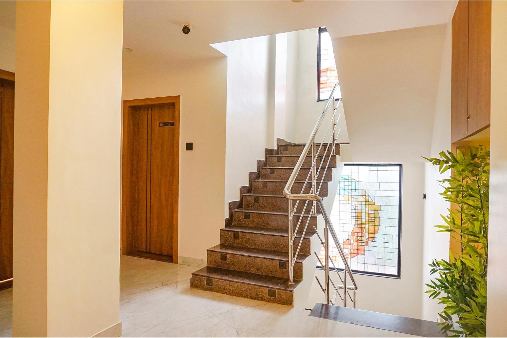 Fabhotel Prime Shourya Residency - Nr Maharshi Karve Museum Pune Exteriör bild