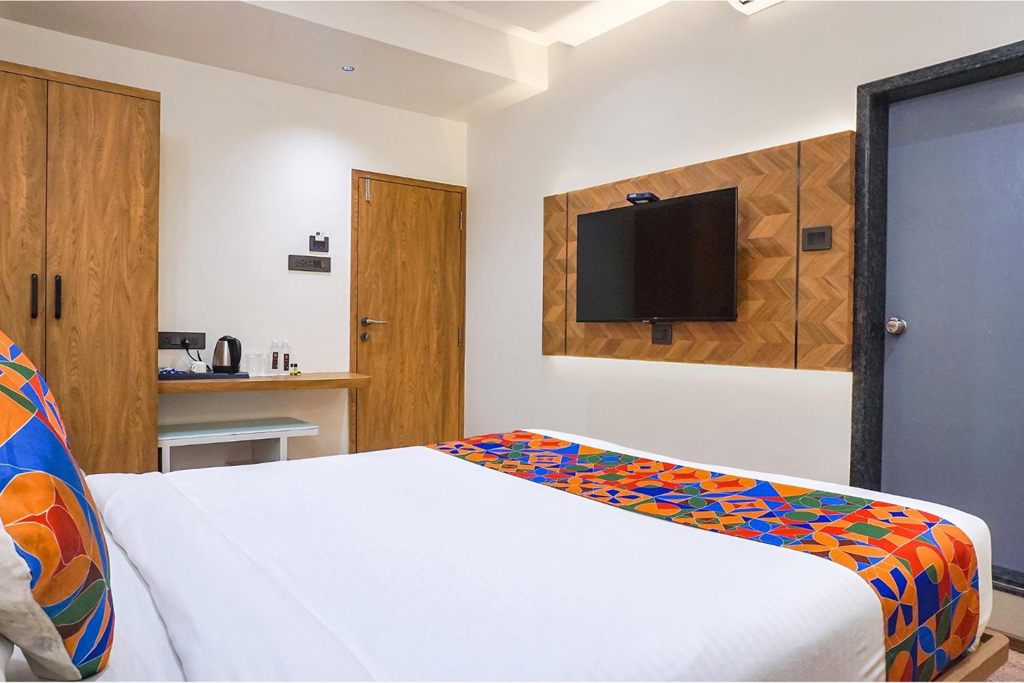 Fabhotel Prime Shourya Residency - Nr Maharshi Karve Museum Pune Exteriör bild
