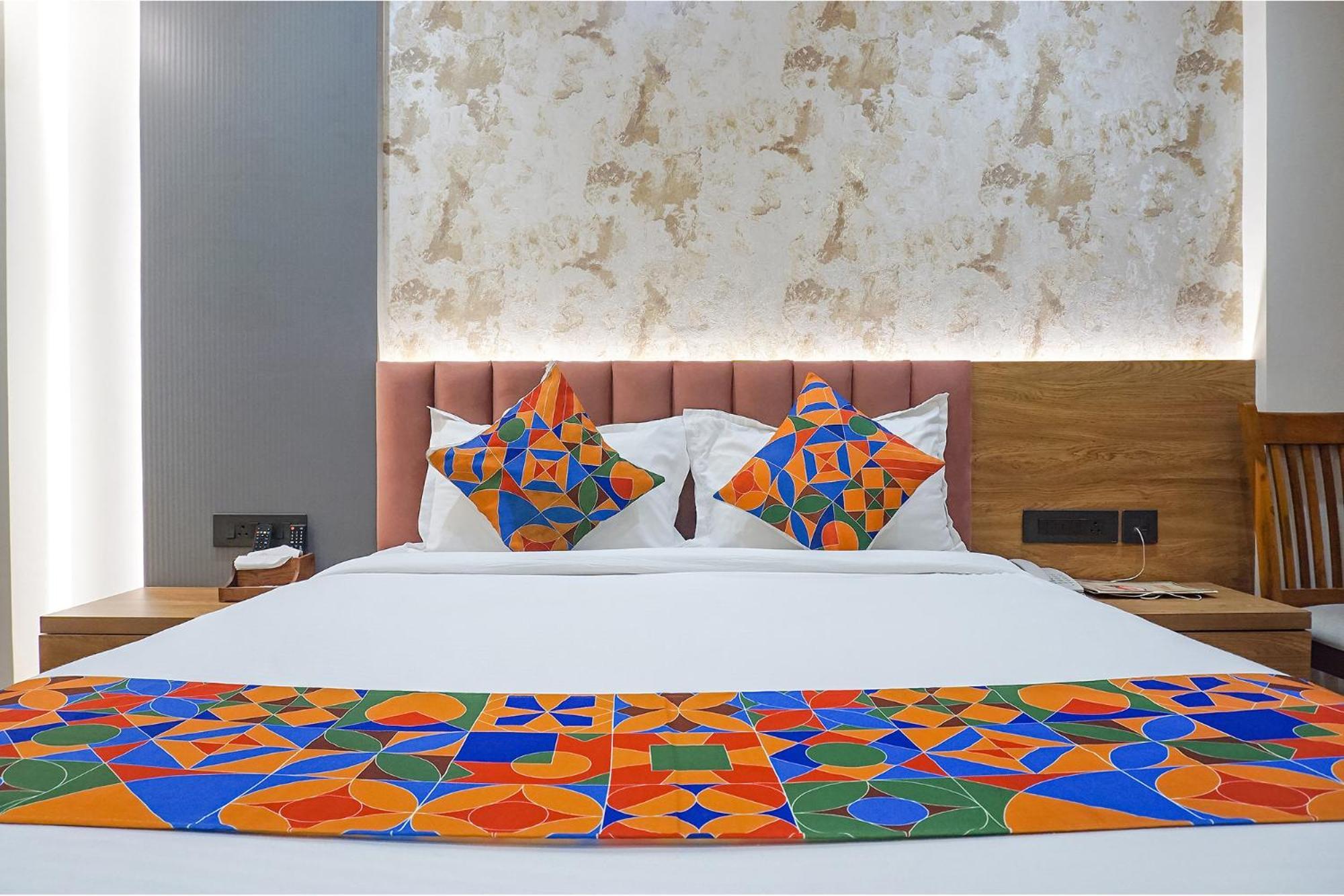 Fabhotel Prime Shourya Residency - Nr Maharshi Karve Museum Pune Exteriör bild