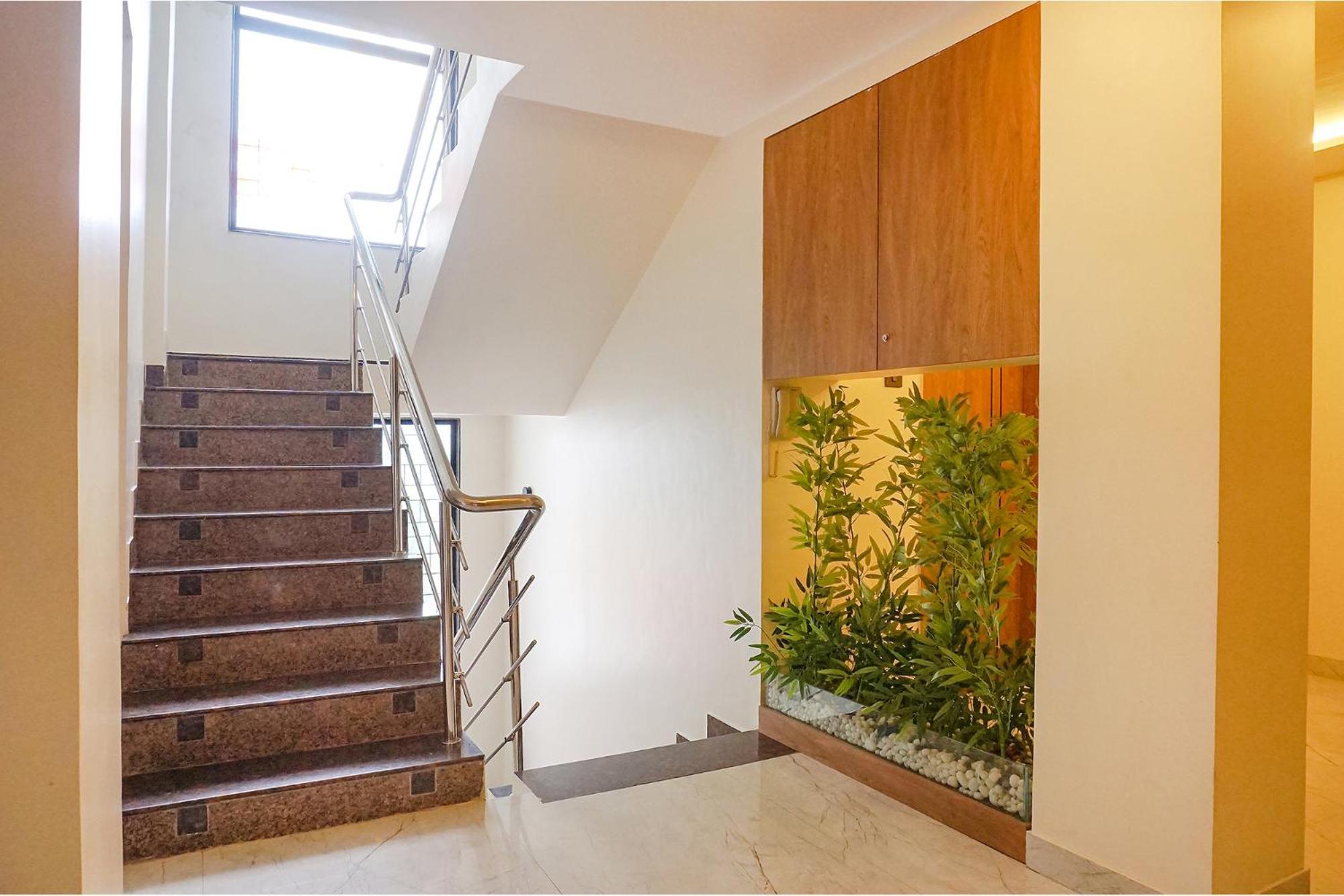 Fabhotel Prime Shourya Residency - Nr Maharshi Karve Museum Pune Exteriör bild