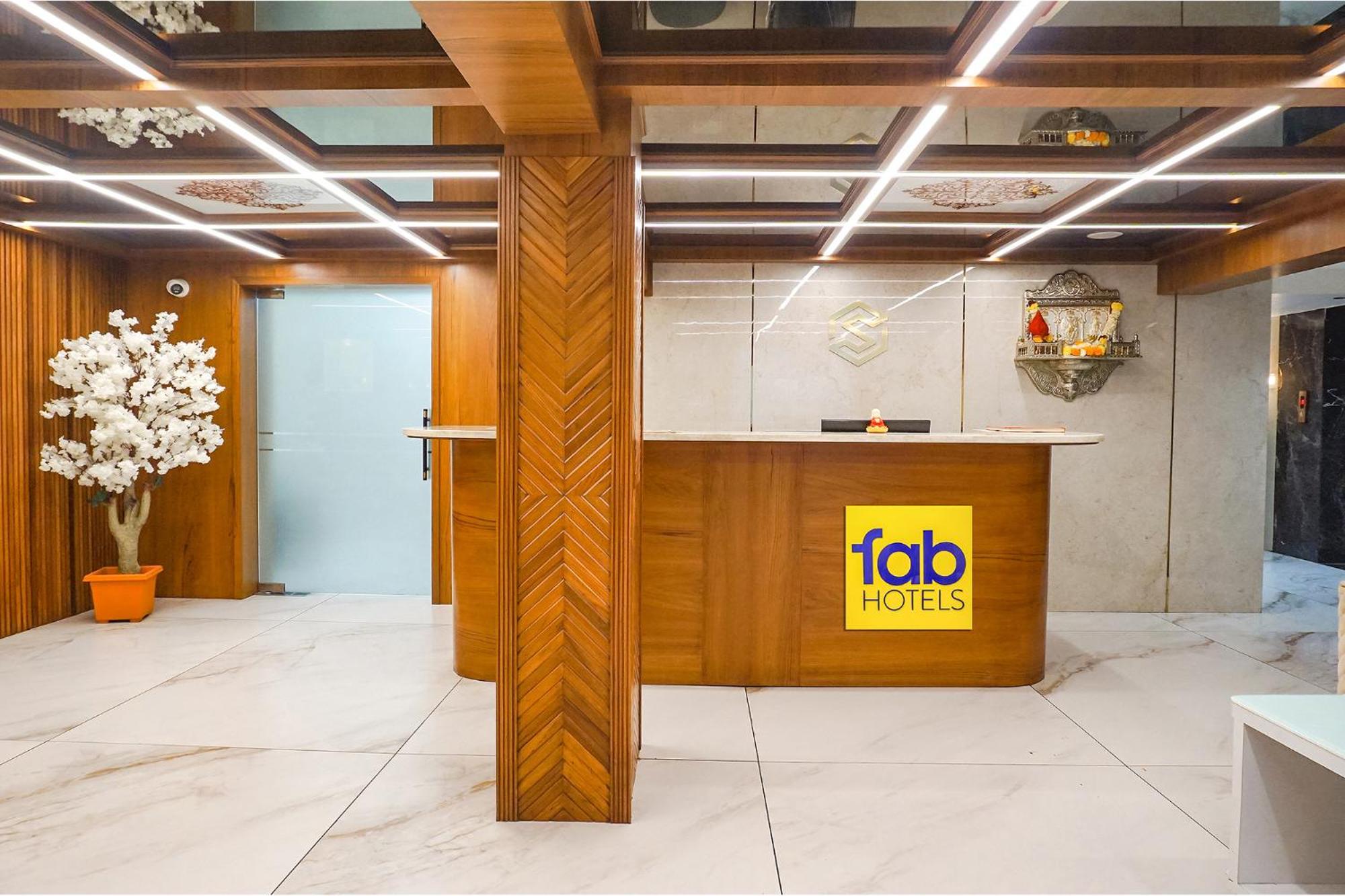 Fabhotel Prime Shourya Residency - Nr Maharshi Karve Museum Pune Exteriör bild