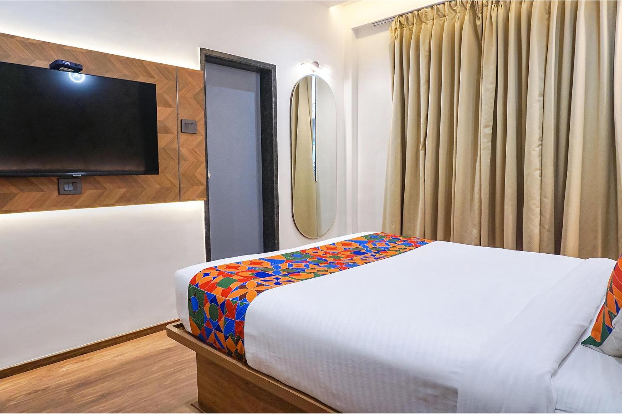 Fabhotel Prime Shourya Residency - Nr Maharshi Karve Museum Pune Exteriör bild